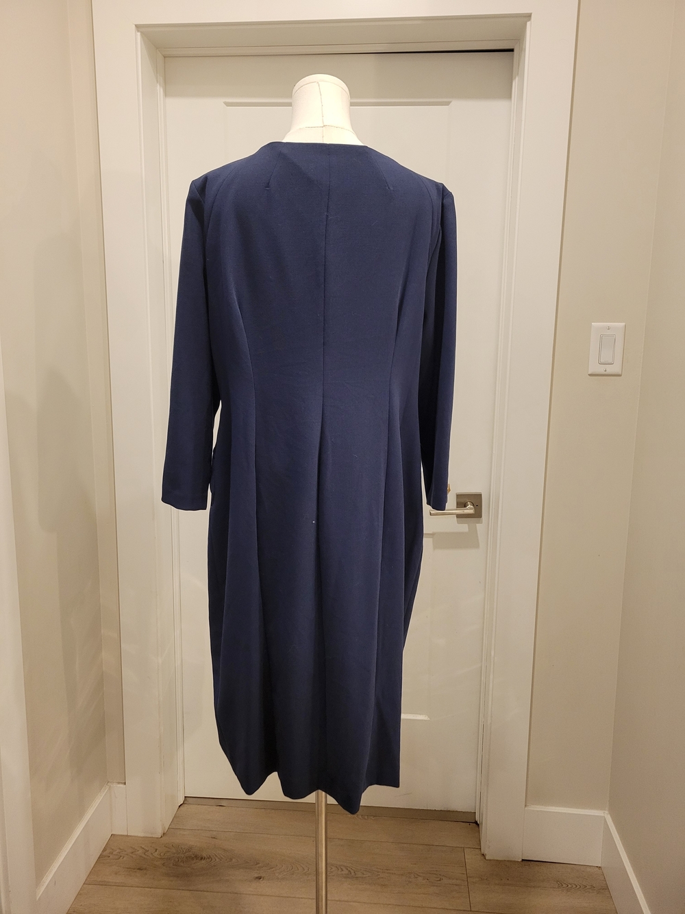 Donna Karan New York
Women's 3/4-Sleeve Double-Breasted Midi Blazer Dress - Picture 5 of 8